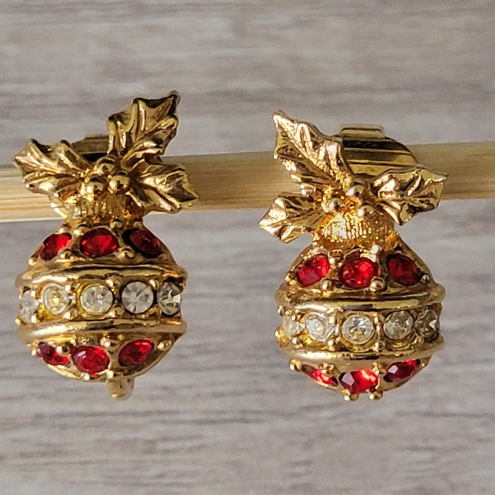 Avon Vintage Berry Red Rhinestone Ornament Christmas‎ Clip On Earrings